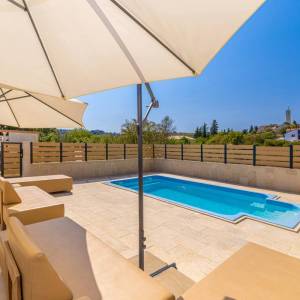 GRAD KRK , okolica - Dvojna kuća s bazenom na mirnoj lokaciji