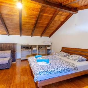 GRAD KRK , okolica - Dvojna kuća s bazenom na mirnoj lokaciji