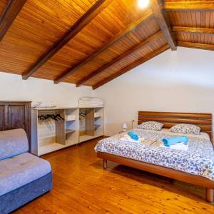 GRAD KRK , okolica - Dvojna kuća s bazenom na mirnoj lokaciji