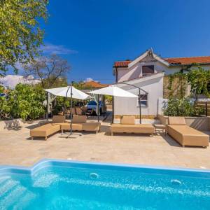 GRAD KRK , okolica - Dvojna kuća s bazenom na mirnoj lokaciji