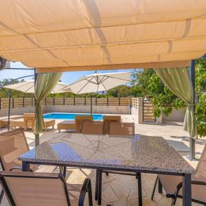 GRAD KRK , okolica - Dvojna kuća s bazenom na mirnoj lokaciji