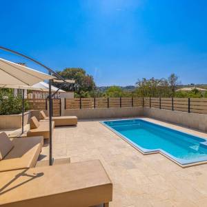 GRAD KRK , okolica - Dvojna kuća s bazenom na mirnoj lokaciji