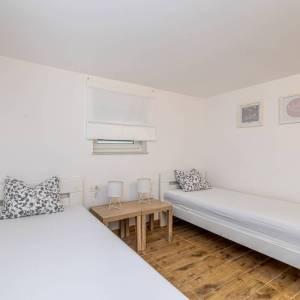 GRAD KRK , okolica - Dvojna kuća s bazenom na mirnoj lokaciji