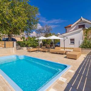 GRAD KRK , okolica - Dvojna kuća s bazenom na mirnoj lokaciji