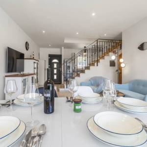 GRAD KRK, okolica - Moderna vila s grijanim bazenom