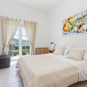 GRAD KRK, okolica - Moderna vila s grijanim bazenom