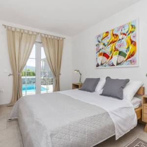 GRAD KRK, okolica - Moderna vila s grijanim bazenom