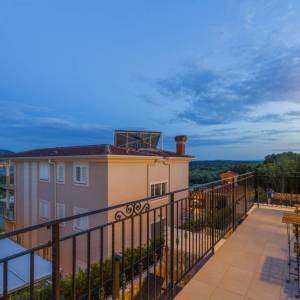 GRAD KRK, okolica - Moderna vila s grijanim bazenom