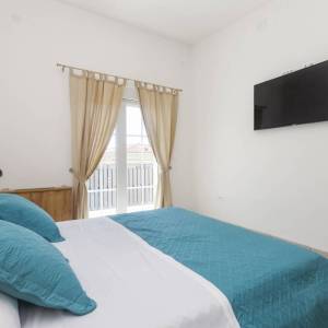 GRAD KRK, okolica - Moderna vila s grijanim bazenom