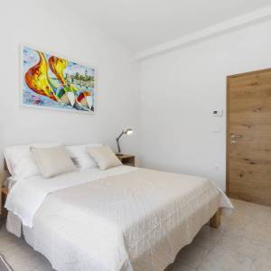 GRAD KRK, okolica - Moderna vila s grijanim bazenom