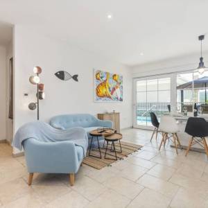 GRAD KRK, okolica - Moderna vila s grijanim bazenom