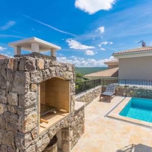 GRAD KRK, okolica - Moderna vila s grijanim bazenom