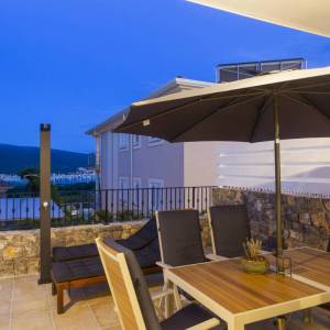 GRAD KRK, okolica - Moderna vila s grijanim bazenom