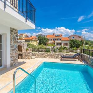 GRAD KRK, okolica - Moderna vila s grijanim bazenom