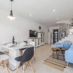 GRAD KRK, okolica - Moderna vila s grijanim bazenom