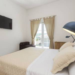 GRAD KRK, okolica - Moderna vila s grijanim bazenom