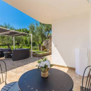 GRAD KRK, okolica – Samostojeća kuća s bazenom i pogledom na more