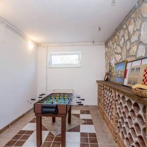 GRAD KRK, okolica – Samostojeća kuća s bazenom i pogledom na more