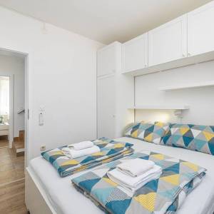 GRAD KRK, okolica – Samostojeća kuća s bazenom i pogledom na more