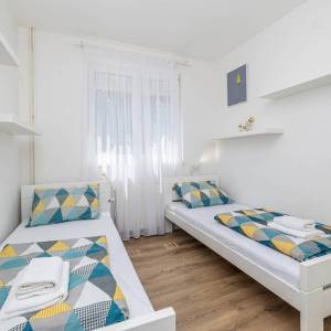 GRAD KRK, okolica – Samostojeća kuća s bazenom i pogledom na more