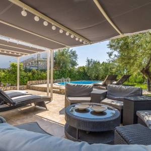 GRAD KRK, okolica – Samostojeća kuća s bazenom i pogledom na more