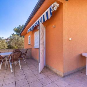 GRAD KRK - Samostojeća kuća na drugi red do mora