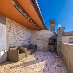 GRAD KRK - Samostojeća kuća na drugi red do mora