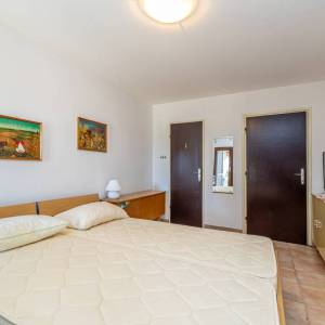 GRAD KRK - Samostojeća kuća na drugi red do mora