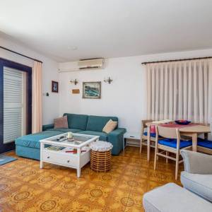 GRAD KRK - Samostojeća kuća na drugi red do mora