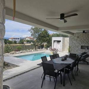 GRAD KRK, šire područje - Moderna vila s bazenom