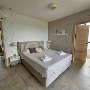 GRAD KRK, šire područje - Moderna vila s bazenom