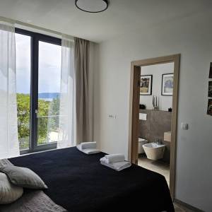 GRAD KRK, šire područje - Moderna vila s bazenom