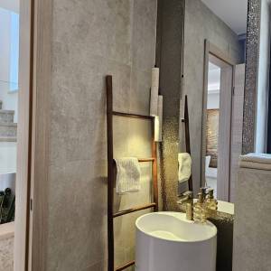 GRAD KRK, šire područje - Moderna vila s bazenom