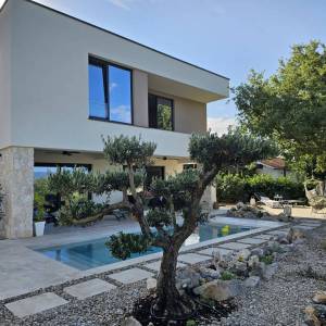 GRAD KRK, šire područje - Moderna vila s bazenom