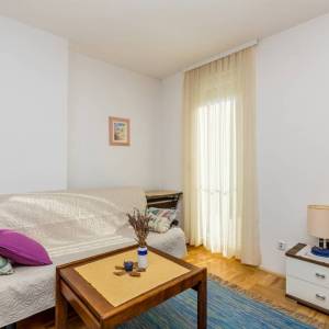 GRAD KRK – Trosobni dvoetažni apartman s lođom i djelomičnim pogledom na more