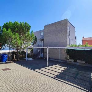 GRAD KRK – Trosobni dvoetažni apartman s lođom i djelomičnim pogledom na more