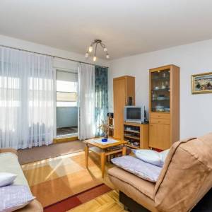 GRAD KRK – Trosobni dvoetažni apartman s lođom i djelomičnim pogledom na more