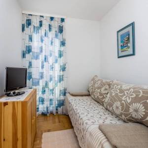 GRAD KRK – Trosobni dvoetažni apartman s lođom i djelomičnim pogledom na more