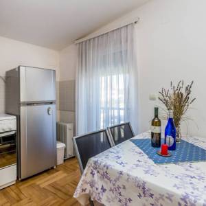 GRAD KRK – Trosobni dvoetažni apartman s lođom i djelomičnim pogledom na more