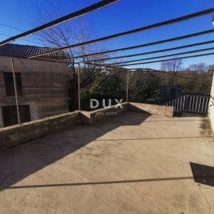 GRAD KRK, VRH - Autentična kamena kuća za obnovu