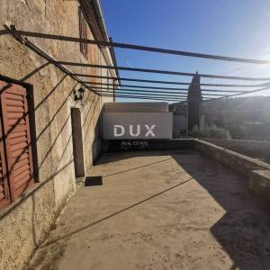 GRAD KRK, VRH - Autentična kamena kuća za obnovu