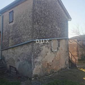 GRAD KRK, VRH - Autentična kamena kuća za obnovu