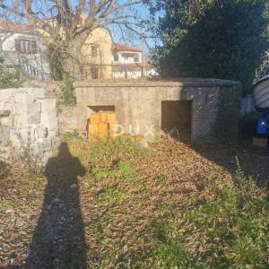 GRAD KRK, VRH - Autentična kamena kuća za obnovu