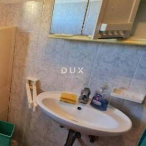 GRAD KRK, VRH - Autentična kamena kuća za obnovu