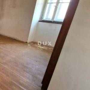 GRAD KRK, VRH - Autentična kamena kuća za obnovu