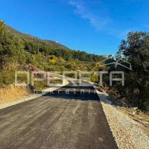Građevinska parcela 732 m² za obiteljsku kuću ili investiciju – mir, pogled i po