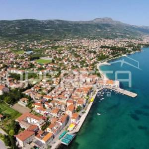 Građevinska parcela 732 m² za obiteljsku kuću ili investiciju – mir, pogled i po