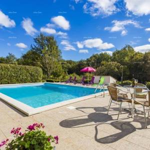 Građevinski kompleks sa dvije obiteljske kuće i poslovno-stambenom zgradom