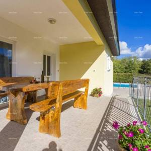 Građevinski kompleks sa dvije obiteljske kuće i poslovno-stambenom zgradom