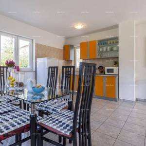 Građevinski kompleks sa dvije obiteljske kuće i poslovno-stambenom zgradom